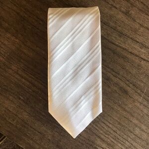 Burberry London Yellow Gold Classic 100% Silk Necktie, Italy